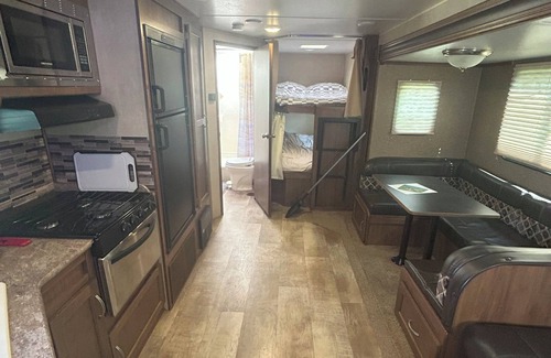 Fountain City Casa | Spacious and full stocked RV on the Mississippi River