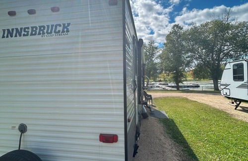 Fountain City Casa | Spacious and full stocked RV on the Mississippi River