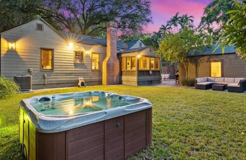 Biscayne Park Villa | Spacious and Inviting with Backyard Oasis Villa