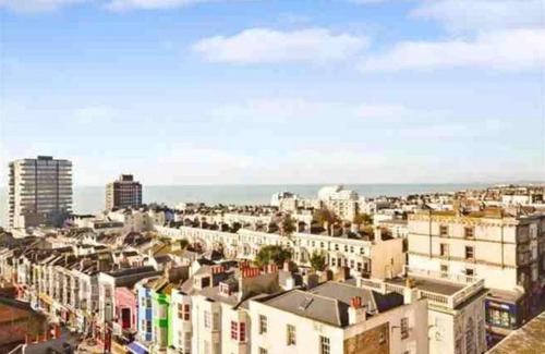 Montpelier Apartamento | Spacious and luxe two king bedroom sea-view apt