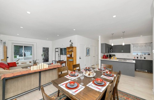Saanichton Casa | Spacious and modern new construction with lots of room for the family.