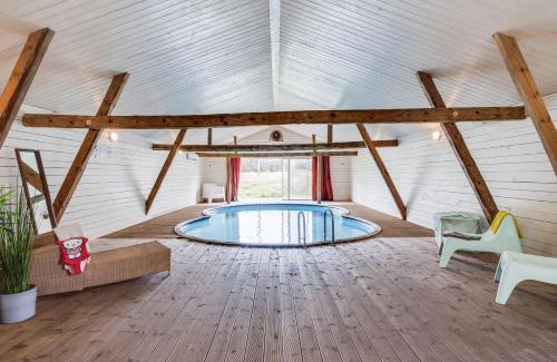 Knared Casa | Spacious and newly renovated farmhouse with indoor pool