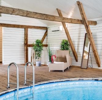 Knared Casa | Spacious and newly renovated farmhouse with indoor pool