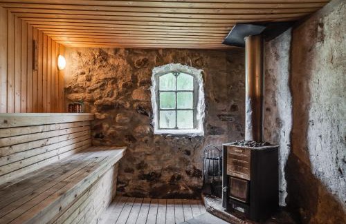 Knared Casa | Spacious and newly renovated farmhouse with indoor pool