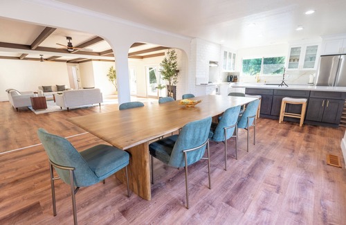Byron Casa | SPACIOUS AND PRIVATE 2-ACRE ESTATE SET AMONG AN OLIVE ORCHARD