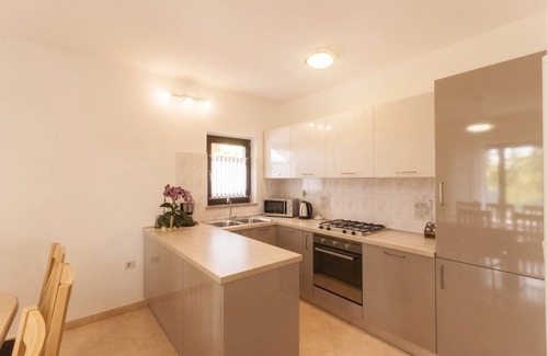 Zabrezani Villa | Espaciosa y privada villa de la piscina, Wifi, vallado