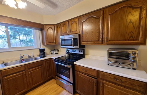 Petersburg Casa | Spacious and private home. Located 2 miles from the Creation Museum. Sleeps 14.