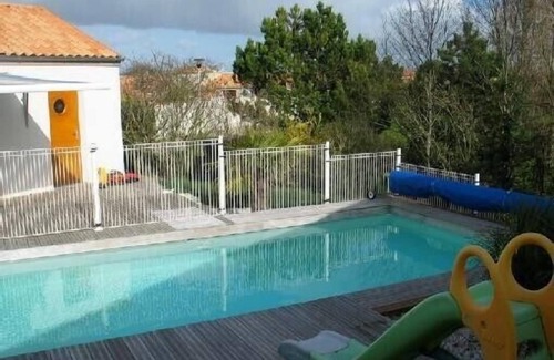 Angoulins Casa | Casa espaciosa y tranquila con piscina climatizada en Angoulins