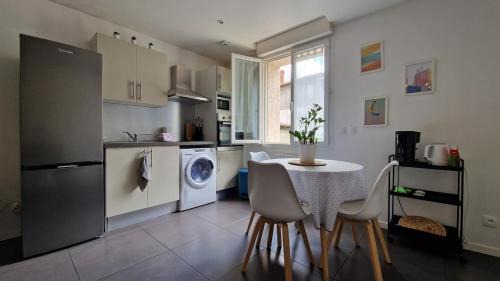 Saint-Fons Apartamento | Spacious and Quiet - Lyon South - 4p - Self check-in