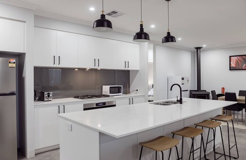 Dawesville Casa | Spacious and serene intelligent home. 3 min to estuary,beach,shops, and trails