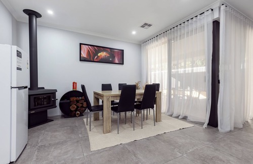 Dawesville Casa | Spacious and serene intelligent home. 3 min to estuary,beach,shops, and trails