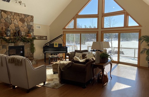 Aitkin Casa | Spacious and Serene Lakeside Home Sleeps 10
