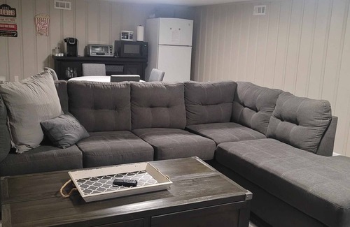 McMinnville Casa | Spacious and Serene Basement