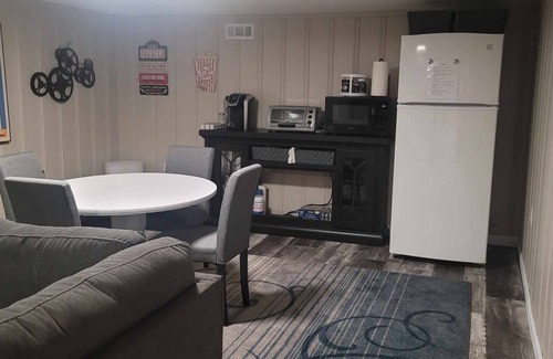McMinnville Casa | Spacious and Serene Basement