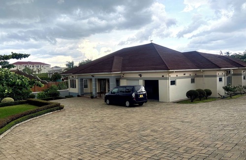 Blantyre Casa | Spacious and staffed 4-bedroom house with WiFi and AC in Blantyre