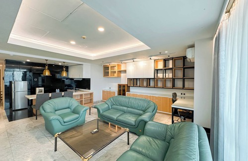 Surabaya Apartamento | Spacious And Strategic Location 3Br At Kondominium Regensi Apartment
