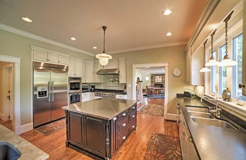 Cleveland Casa | Spacious and Stunning Cleveland Getaway on 1 Acre