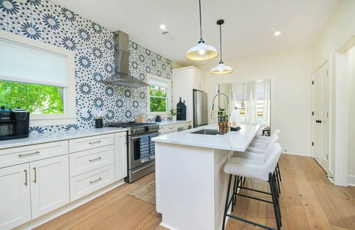East Side Casa | Spacious and stylish 2BR 2.5Bath nestled in the vibrant Grant Park neighborhood