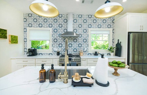 East Side Casa | Spacious and stylish 2BR 2.5Bath nestled in the vibrant Grant Park neighborhood