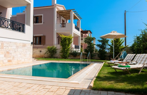 Adele Villa | Amplia y elegante villa con piscina PRVT en la naturaleza