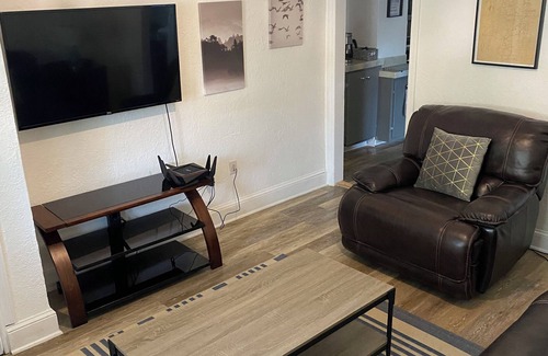 Trinidad Apartamento | Spacious and Sunny 1 Bedroom Apt, Centrally Located, w Private Parking