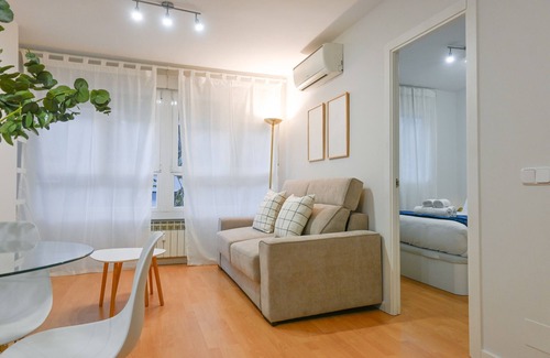 Gaztambide Apartamento | Piso Amplio y Cálido en Madrid: Ideal para tu Estancia Perfecta