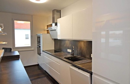 Tulln an der Donau Apartamento | Spacious apartment (102sqm) with kitchen and terrace