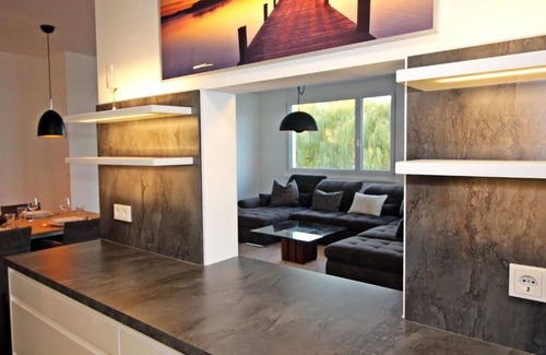 Tulln an der Donau Apartamento | Spacious apartment (102sqm) with kitchen and terrace