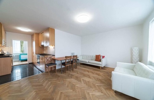 Prague 4 Apartamento | Spacious apartment for a family in the center! Own kitchen and bathroom!n
