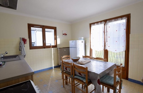 Evian-les-Bains Apartamento | Amplio apartamento para 6 con wifi, mascotas permitidas y parking en Évian
