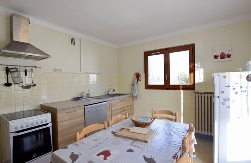 Evian-les-Bains Apartamento | Amplio apartamento para 6 con wifi, mascotas permitidas y parking en Évian