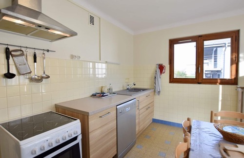 Evian-les-Bains Apartamento | Amplio apartamento para 6 con wifi, mascotas permitidas y parking en Évian