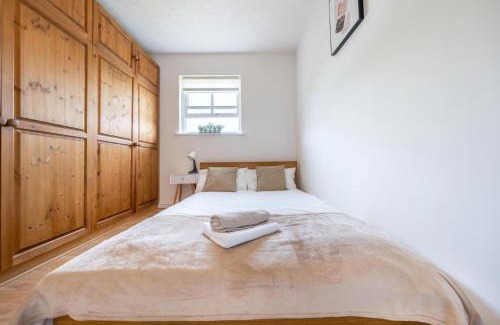 Bishop's Stortford Apartamento | Spacious Apartment, near Stansted Airport & Bishops Stortford Town Centre, Ideal for Contractors and Relocators