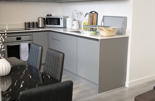 Milton Keynes Apartamento | Spacious apartment with workspace at the heart of the City!
