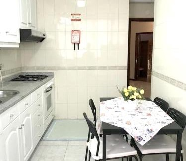 Viana do Castelo Apartamento | Spacious apartment with sea view in Viana do Castelo, 90 m²