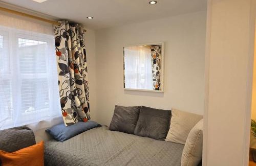 Crawley Apartamento | Spacious Apartment - 12 Minutes from Gatwick