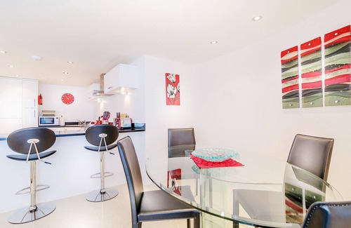 Newquay City Centre Apartamento | Spacious apartment, breathtaking sea views, private secure parking.