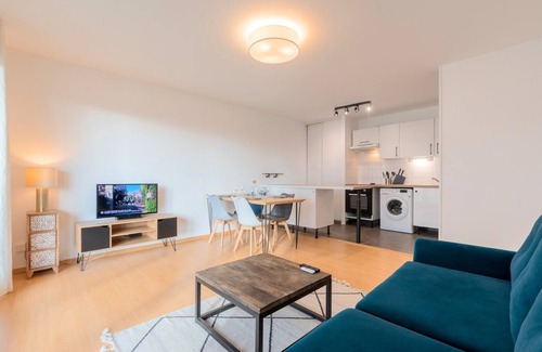 Saint-Maurice Pellevoisin Apartamento | Spacious apartment with parking and balcony!