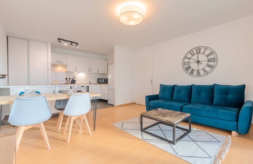 Saint-Maurice Pellevoisin Apartamento | Spacious apartment with parking and balcony!