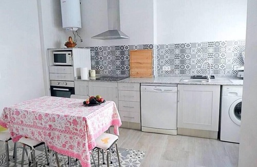 Aviles Apartamento | Amplio y céntrico apartamento en Avilés by beBalmy