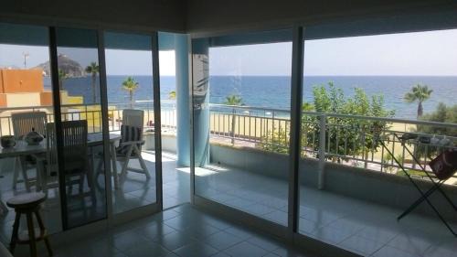 Aguilas Apartamento | Spacious Apartment in Águilas with Sea View and Pool