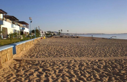 Restinga Smir Apartamento | Spacious Apartment in Fnideq with Terrace and Garden