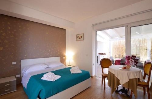 Pozzallo Apartamento | Spacious apartment in Pozzallo, sea view, shared pool