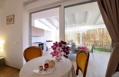 Pozzallo Apartamento | Spacious apartment in Pozzallo, sea view, shared pool