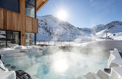 Tignes Apartamento | Apartamento amplio en Tignes con jacuzzi y aparcamiento, ideal para 12 personas