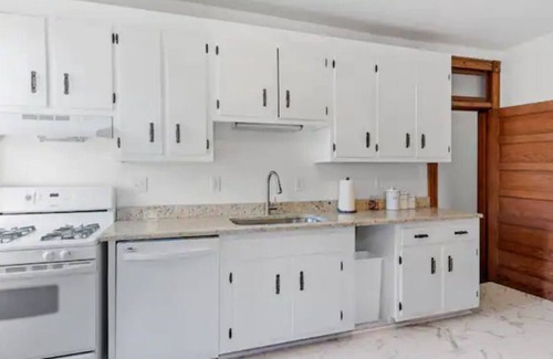 Fan District Casa | Spacious Apartment in Historic Fan District