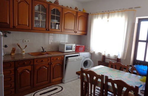 Benagil Apartamento | Amplio apartamento en villa, con vista al mar a 100 mt. de la playa de Benagil