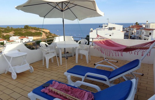 Benagil Apartamento | Amplio apartamento en villa, con vista al mar a 100 mt. de la playa de Benagil
