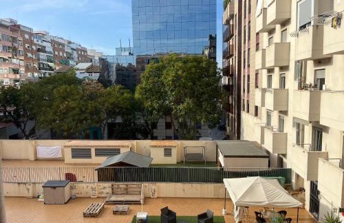 Mestalla Apartamento | Spacious apartment in Valencia 90 m² with shared garden