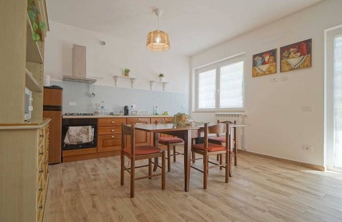 Monterotondo Apartamento | Spacious apartment near Rome, with indoor parking and garden
